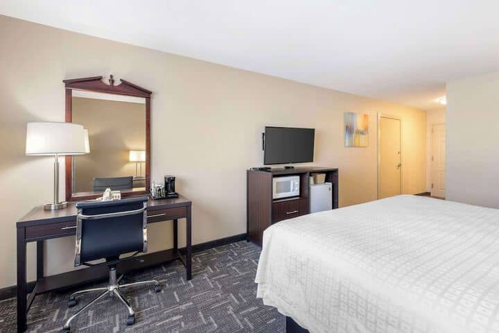 Room 25 of 41