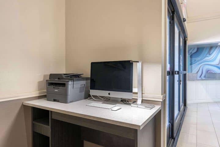 Business Center 40 of 41